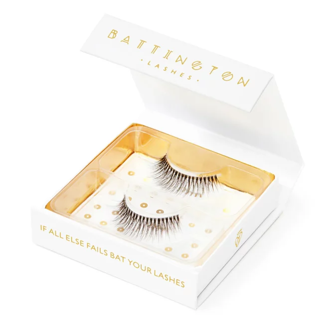 Battington 3D Silk Lashes in Monroe with Invisible Band - Image 3